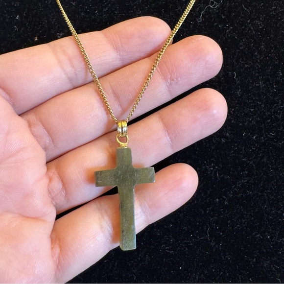 High Quality Nephrite Jade Cross Pendant with 1/20 14K Gold Filled Chain - Picture 3 of 16